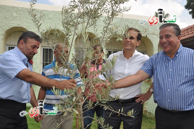 رئيس البلدية عادل بدير يفتتح العام الدراسي بالقول   هؤلاء الاولاد هم نبض الحياة فاجعلوهم يبتسمون دائم ... رعايتهم والحفاظ عليهم مفتاح الرحمة لنا جميعا 